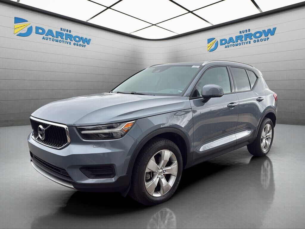 2022 VOLVO XC40