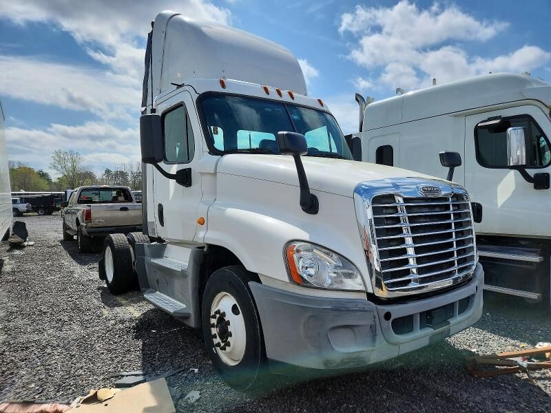2016 FREIGHTLINER Cascadia