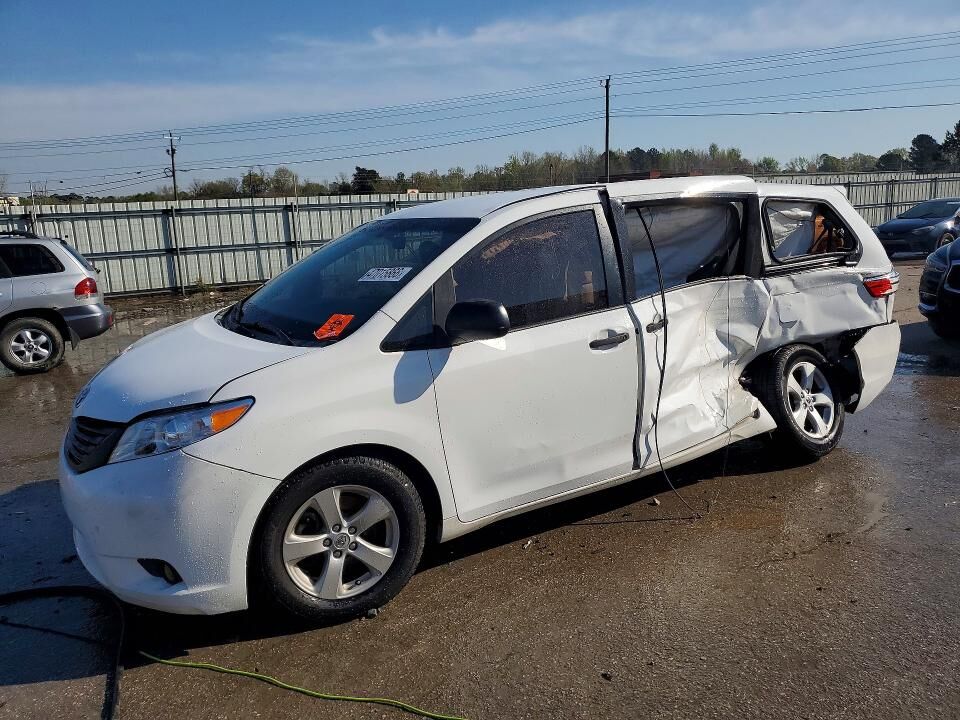 2015 TOYOTA Sienna