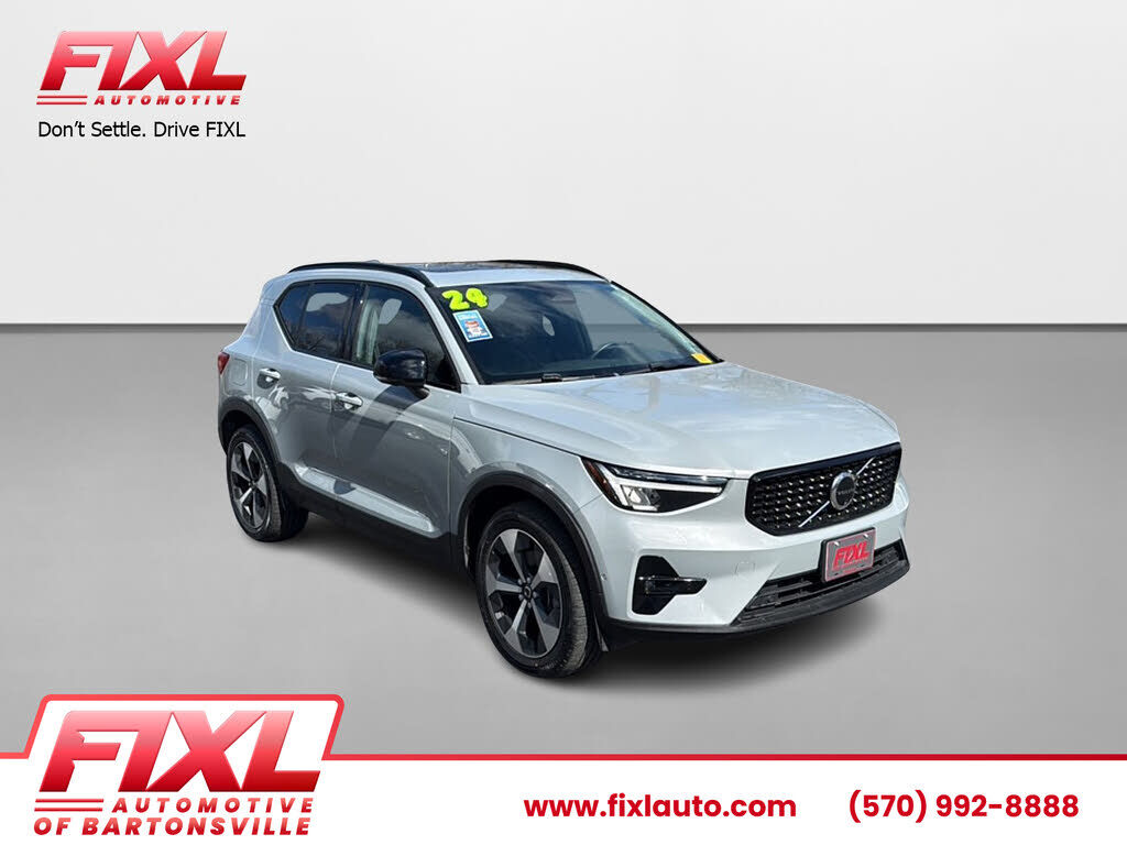 2024 VOLVO XC40