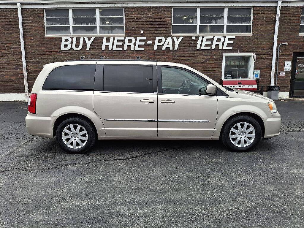 2014 CHRYSLER Town and Country