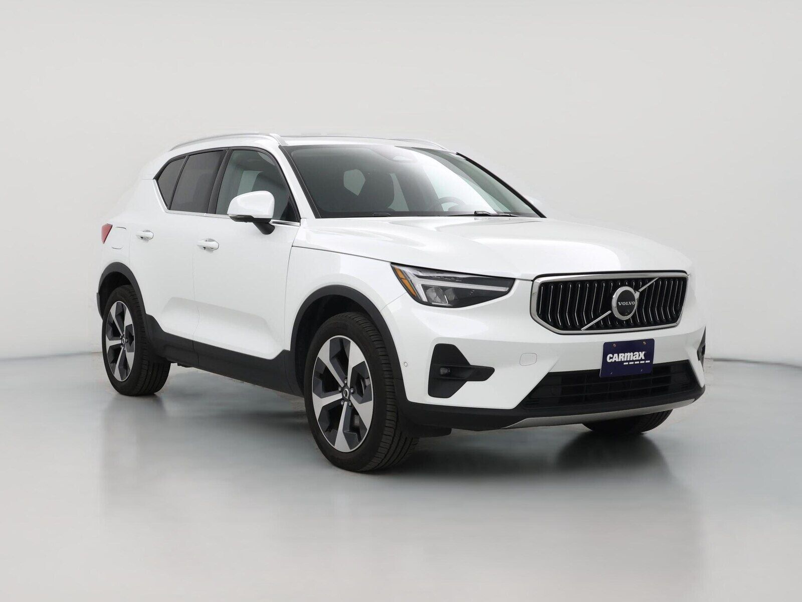 2025 VOLVO XC40