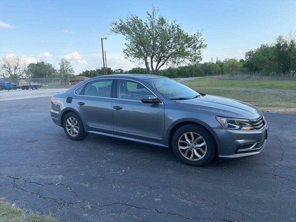 2017 VOLKSWAGEN Passat