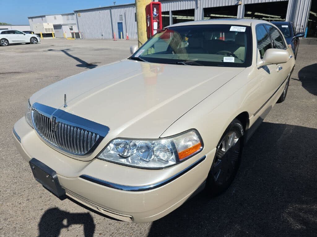 2003 LINCOLN Town Car