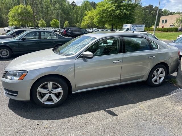 2013 VOLKSWAGEN Passat