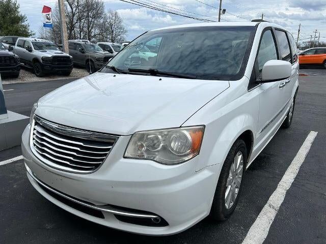 2016 CHRYSLER Town and Country