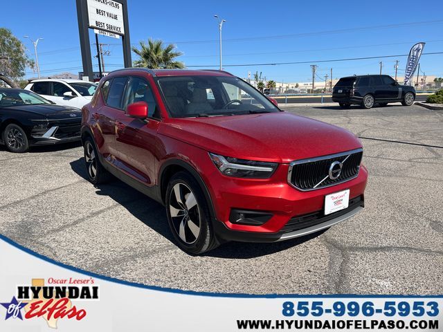 2021 VOLVO XC40