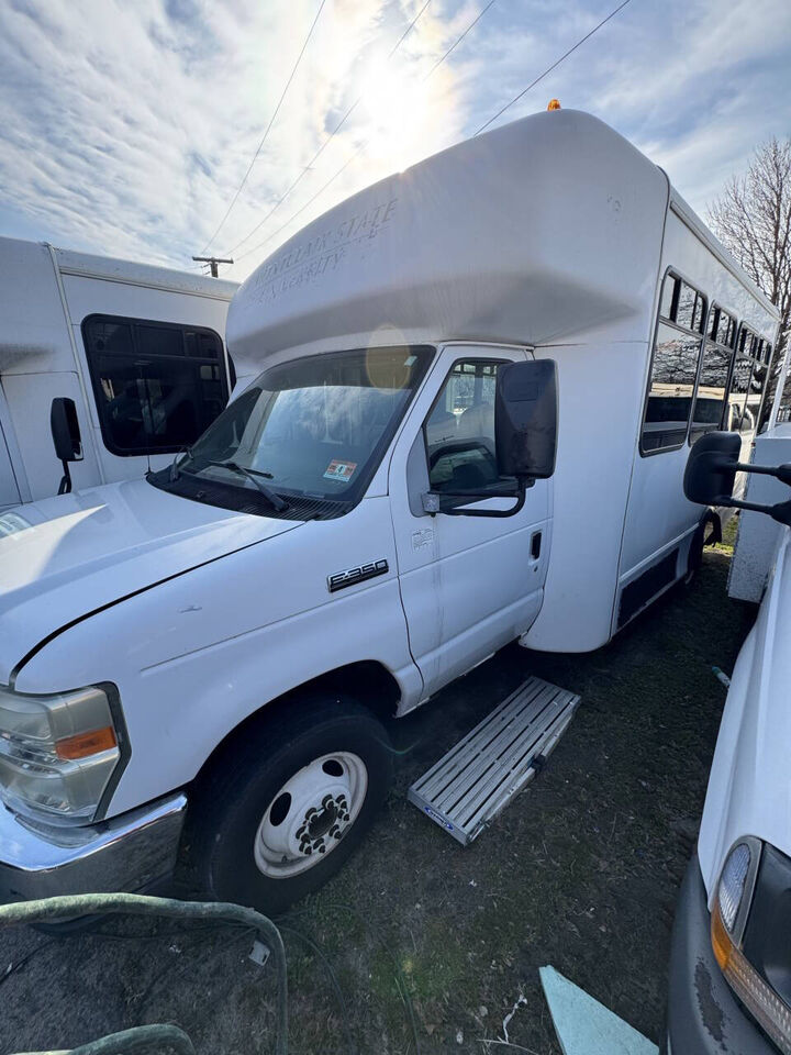 2009 FORD E-350