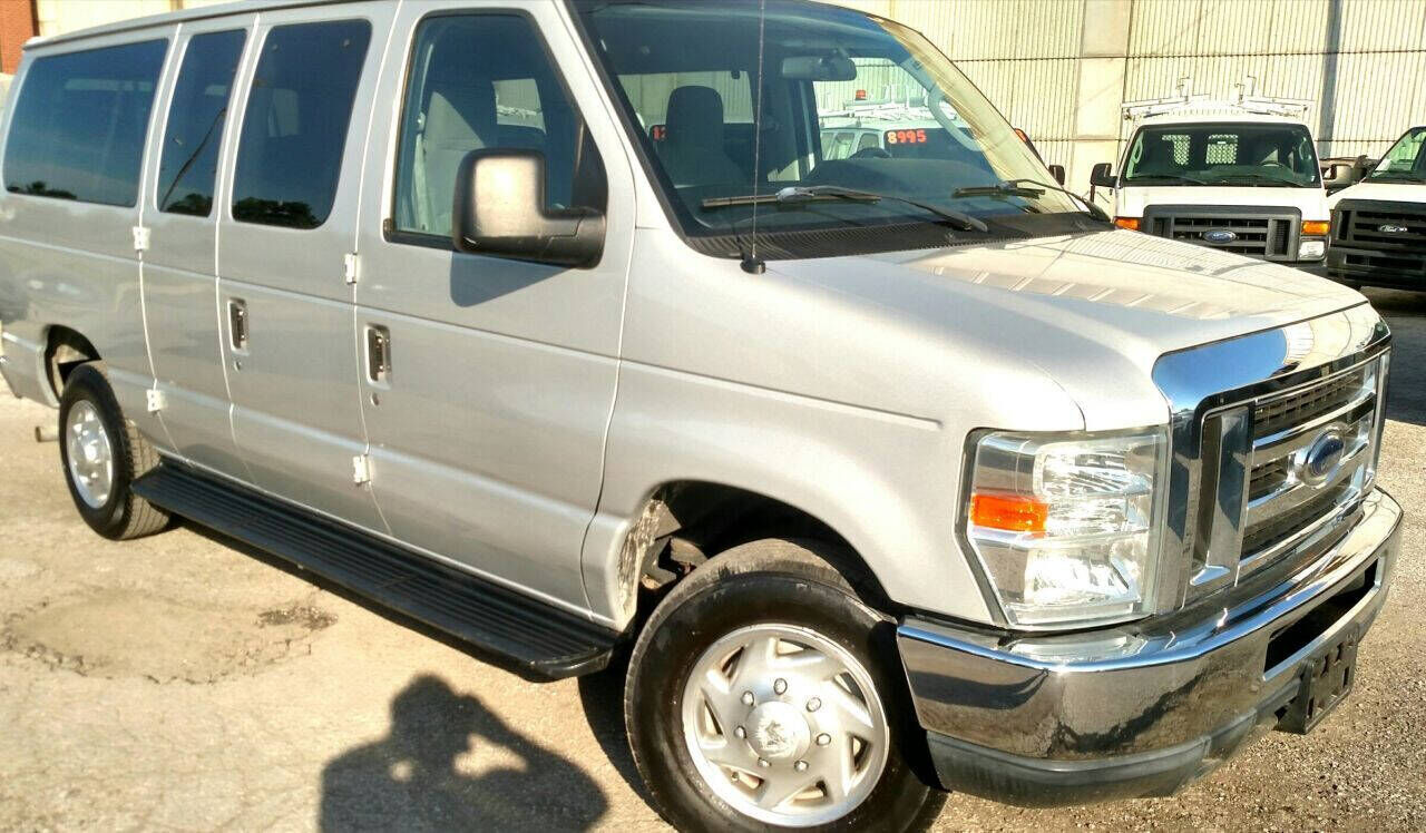 2010 FORD E-350