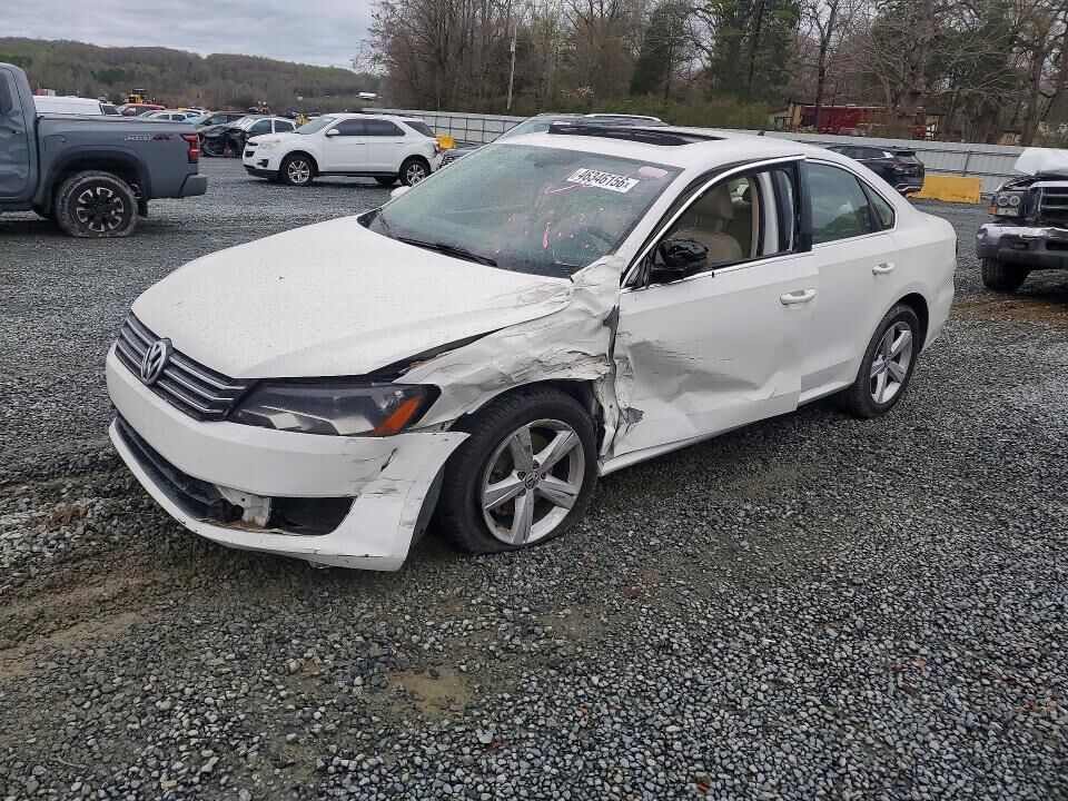 2013 VOLKSWAGEN Passat