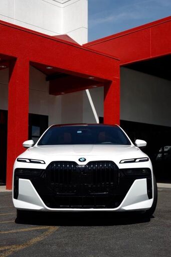 2023 BMW 740i