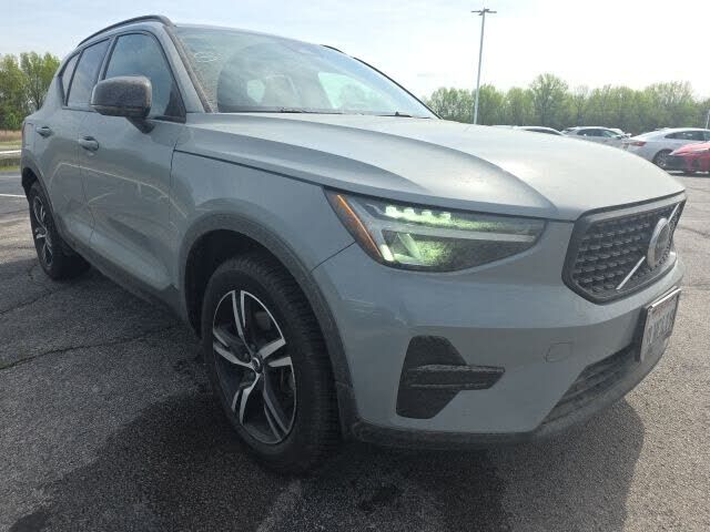 2024 VOLVO XC40