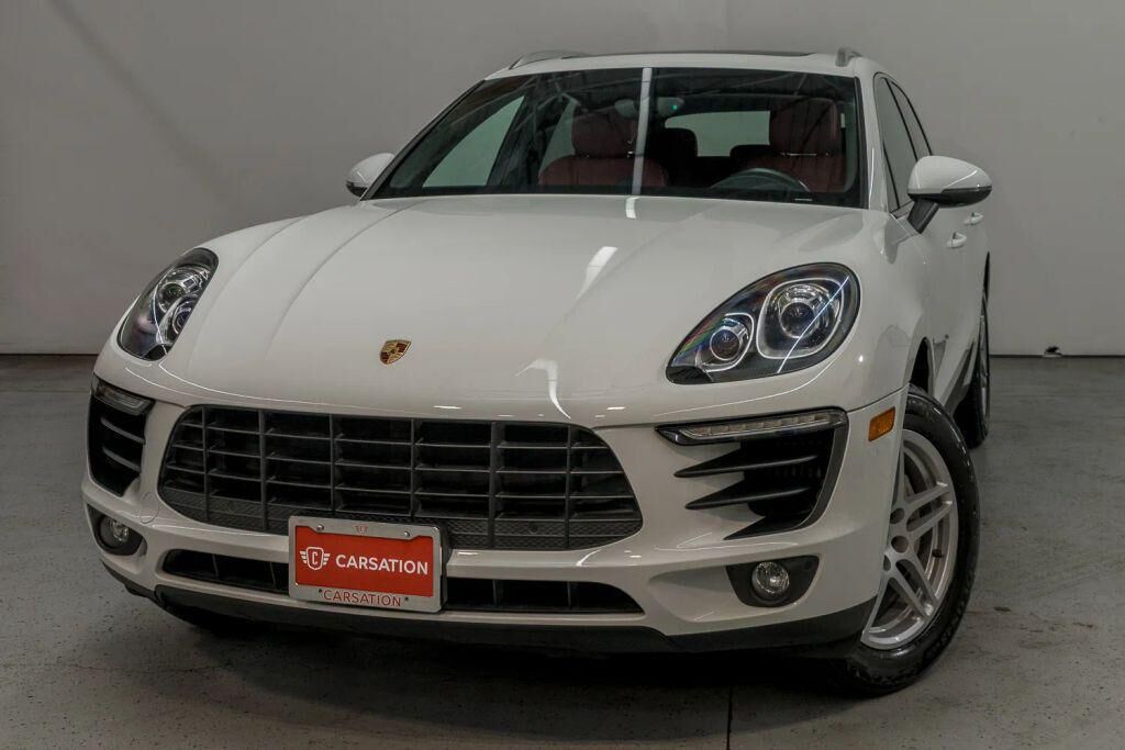 2016 PORSCHE Macan