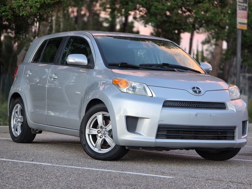 2010 TOYOTA SCION