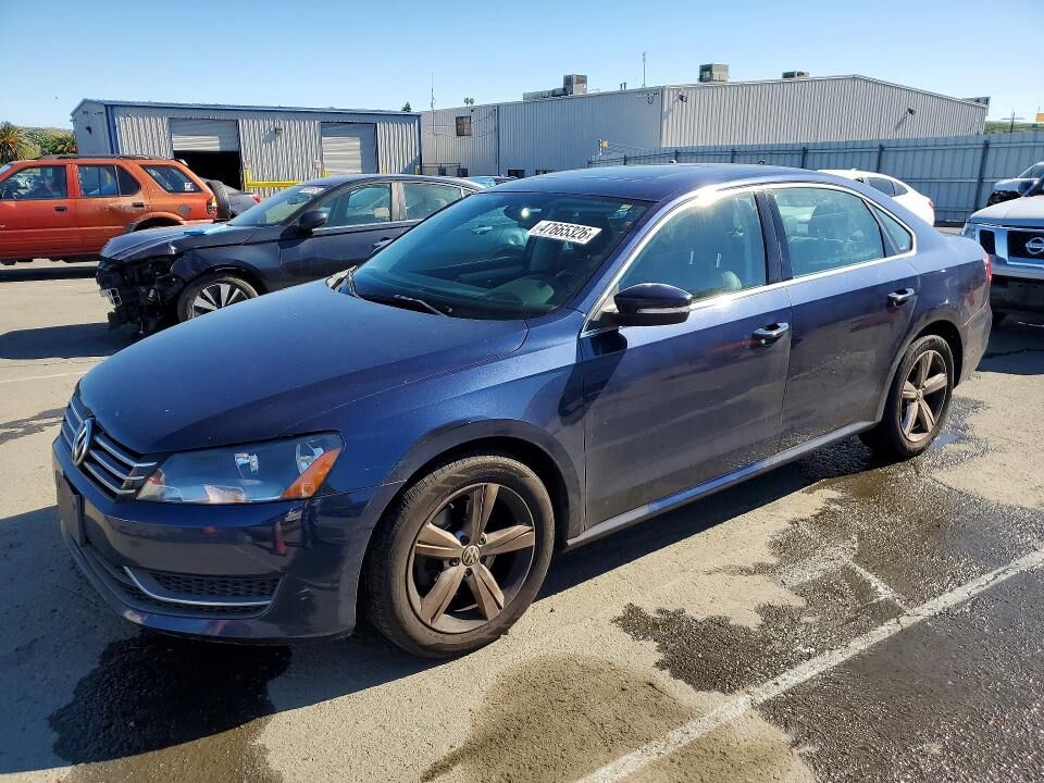 2013 VOLKSWAGEN Passat