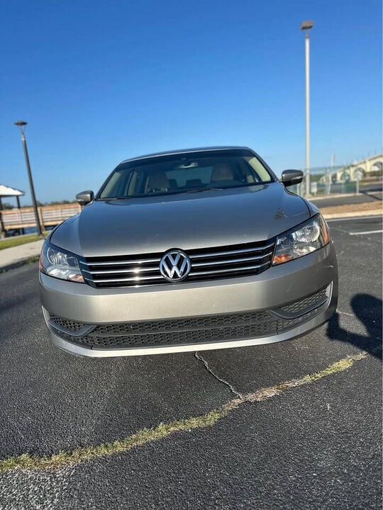 2013 VOLKSWAGEN Passat