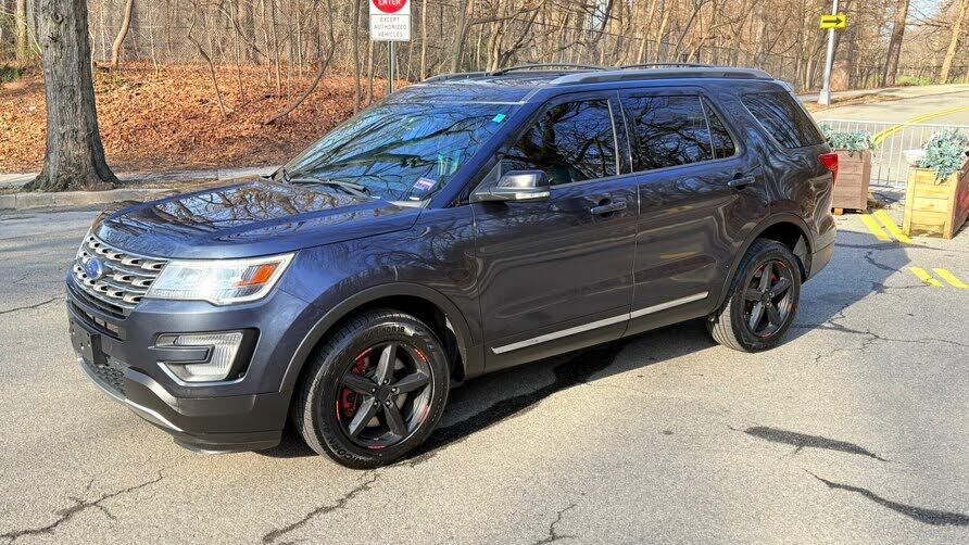 2017 FORD Explorer