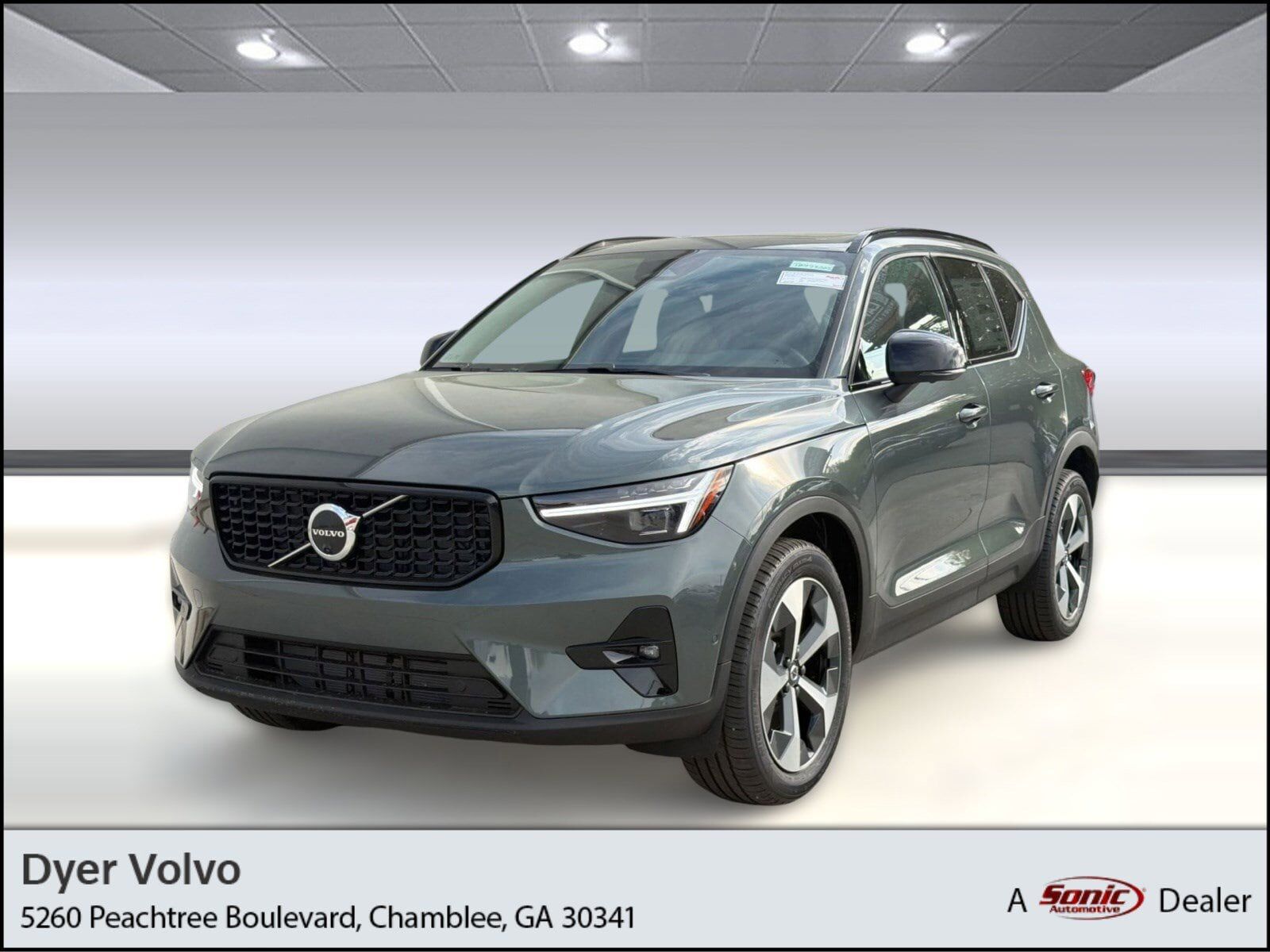2026 VOLVO XC40