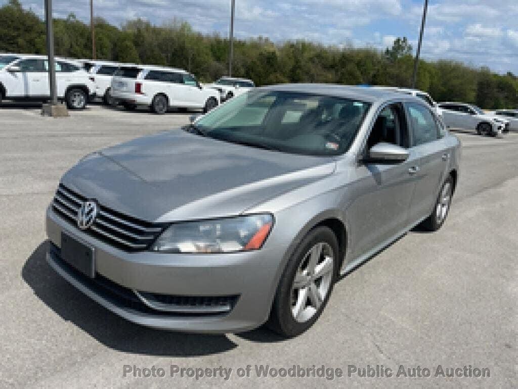2012 VOLKSWAGEN Passat