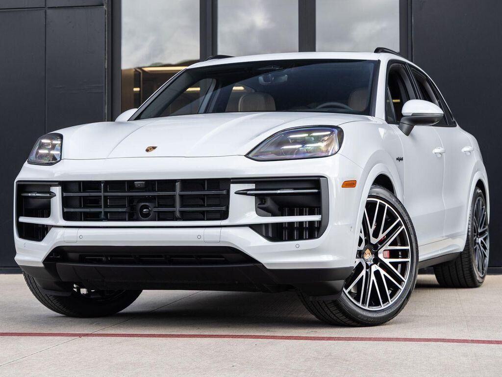 2026 PORSCHE Cayenne