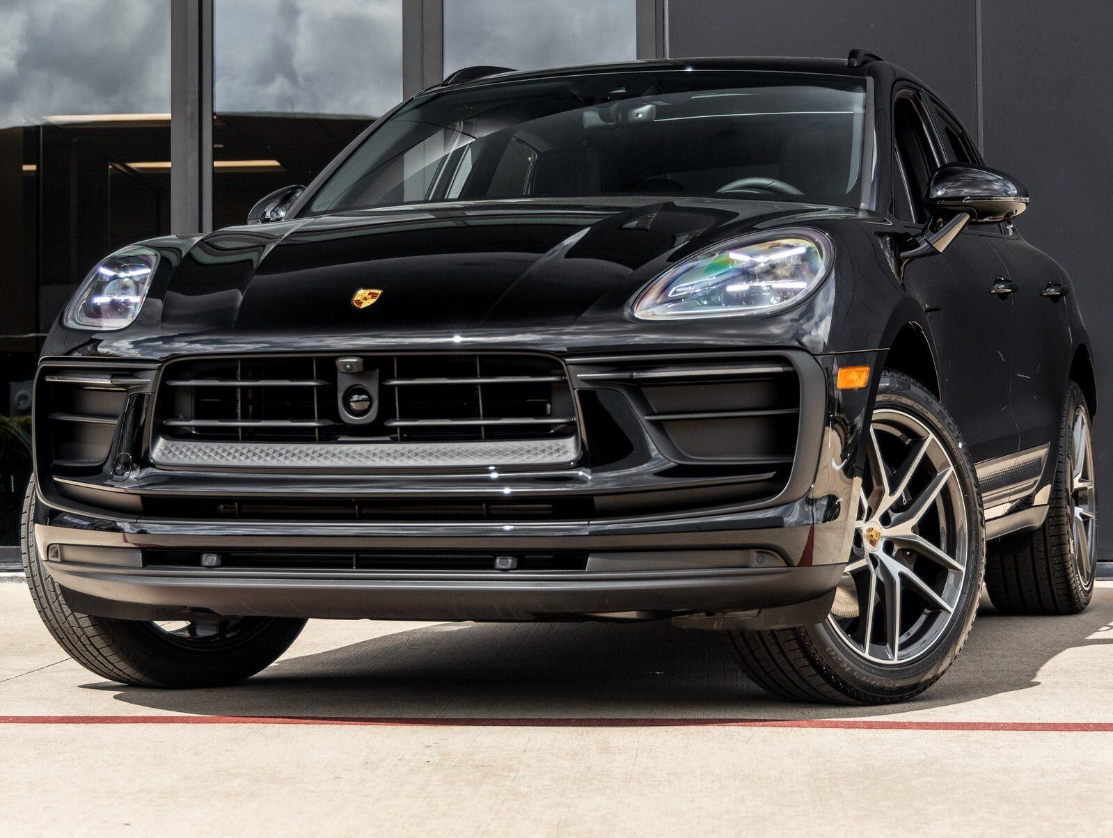 2026 PORSCHE Macan