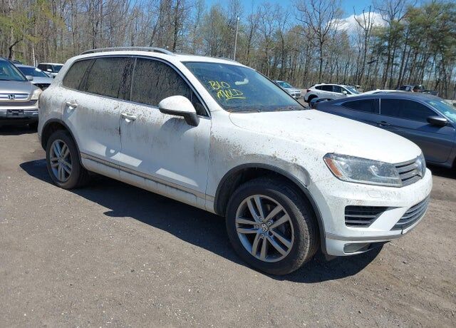 2016 VOLKSWAGEN Touareg