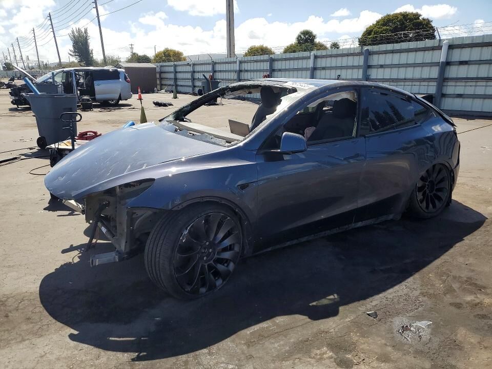 2022 TESLA Model Y