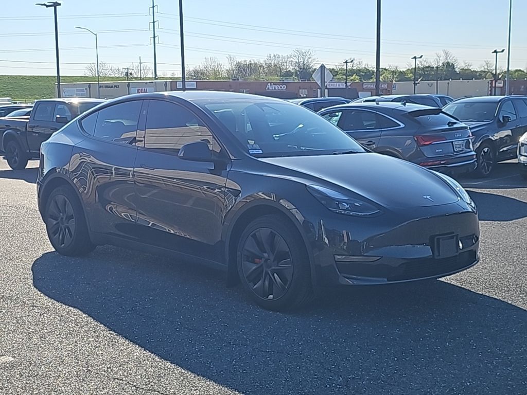 2025 TESLA Model Y