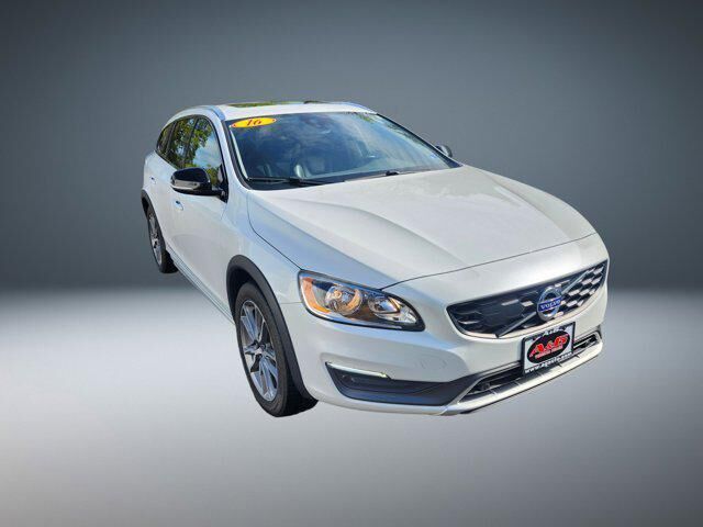 2016 VOLVO V60CC