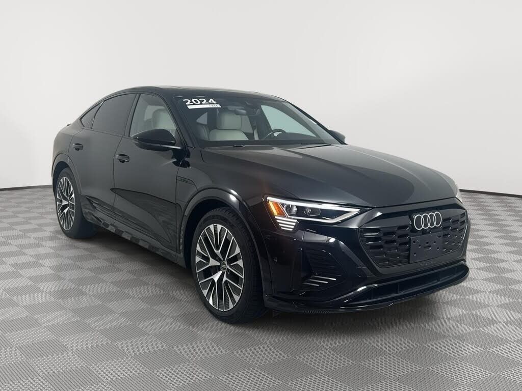 2024 AUDI Q8