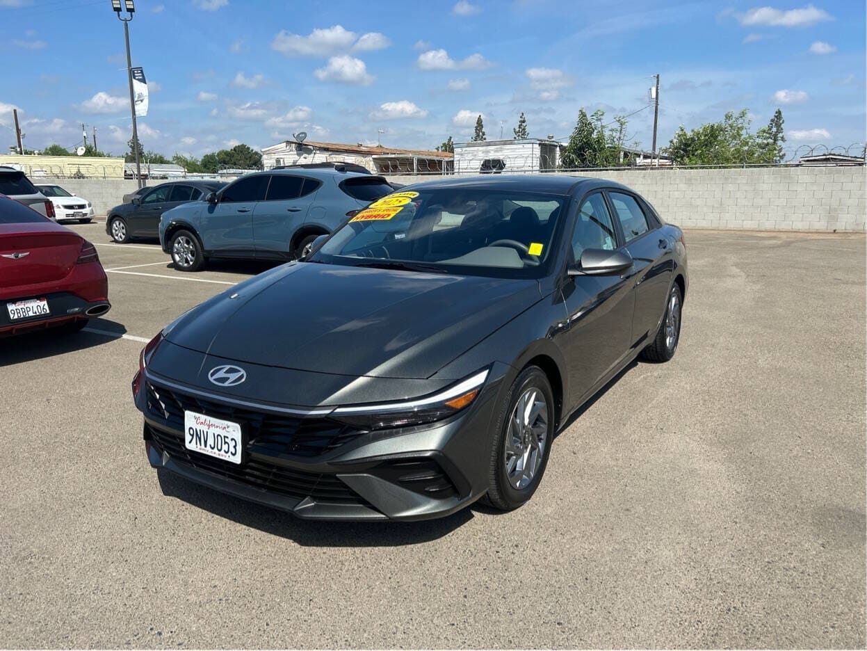 2025 HYUNDAI Elantra
