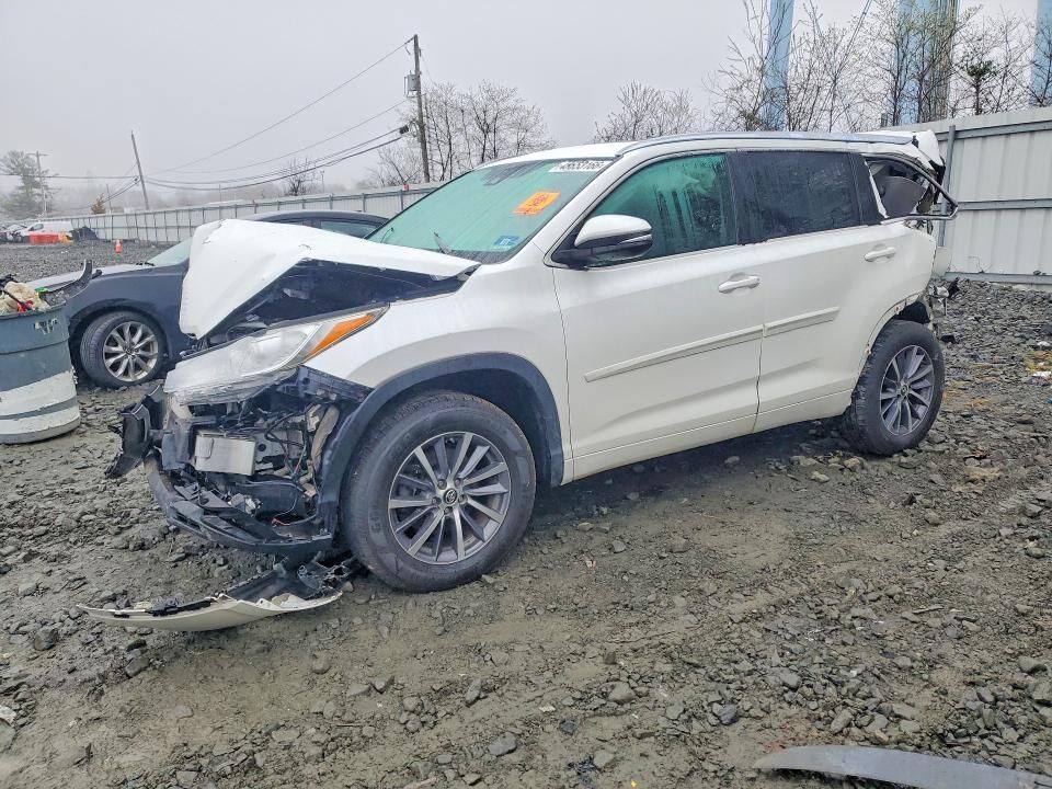 2017 TOYOTA Highlander