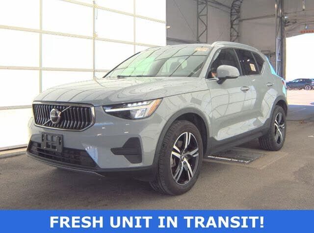 2025 VOLVO XC40