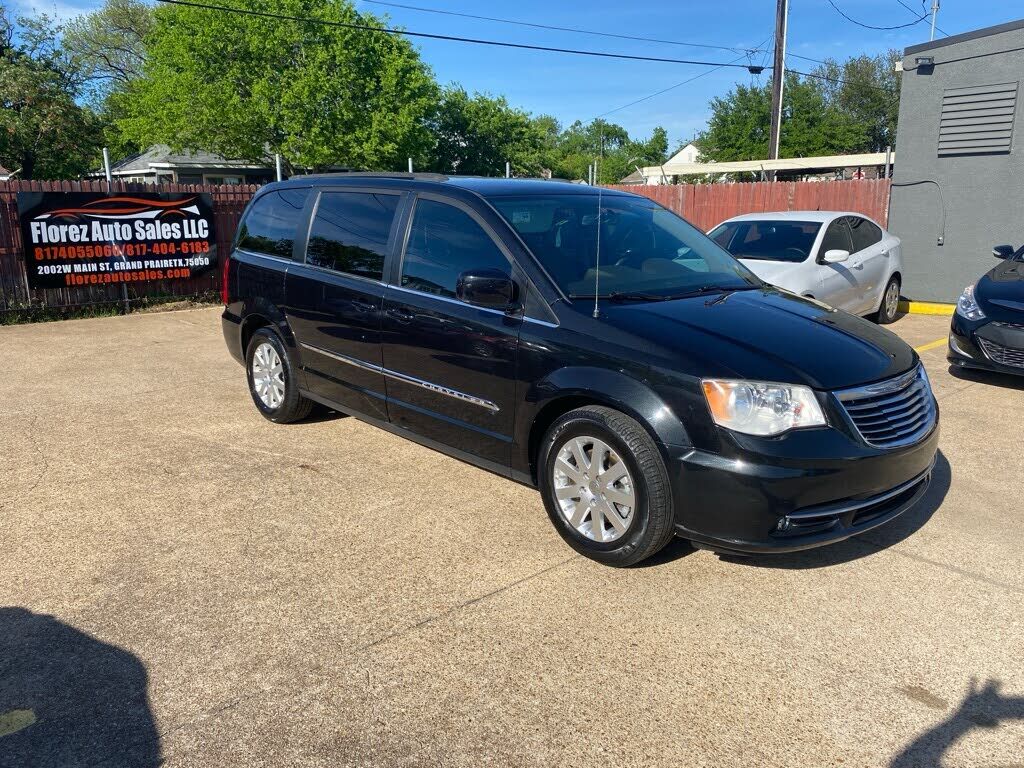 2016 CHRYSLER Town and Country