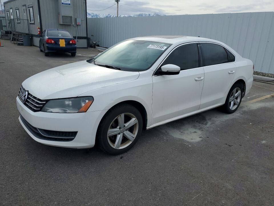 2013 VOLKSWAGEN Passat