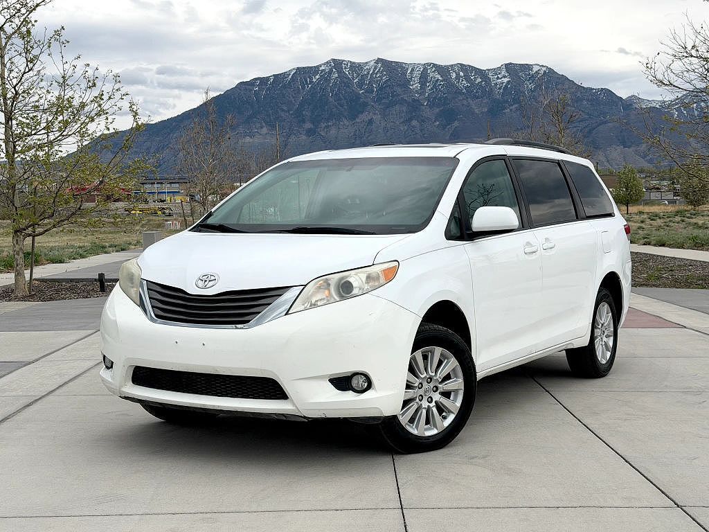 2013 TOYOTA Sienna