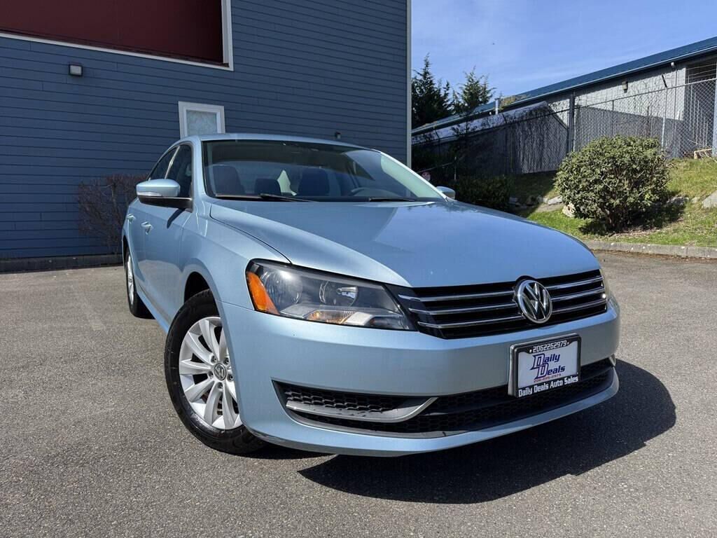 2013 VOLKSWAGEN Passat
