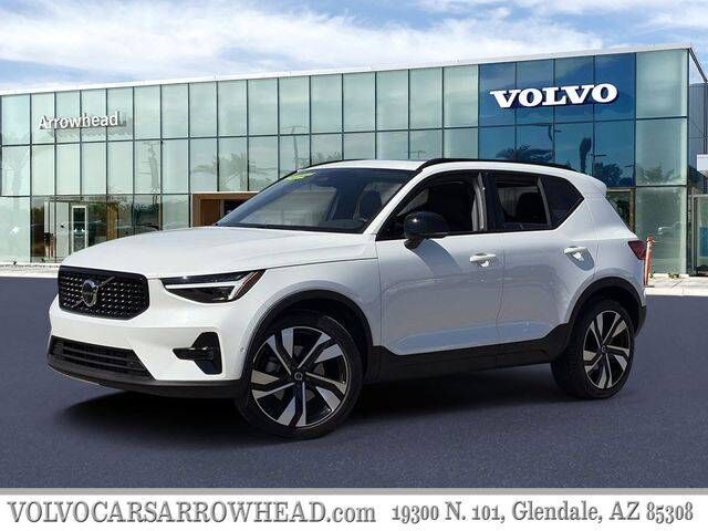 2025 VOLVO XC40