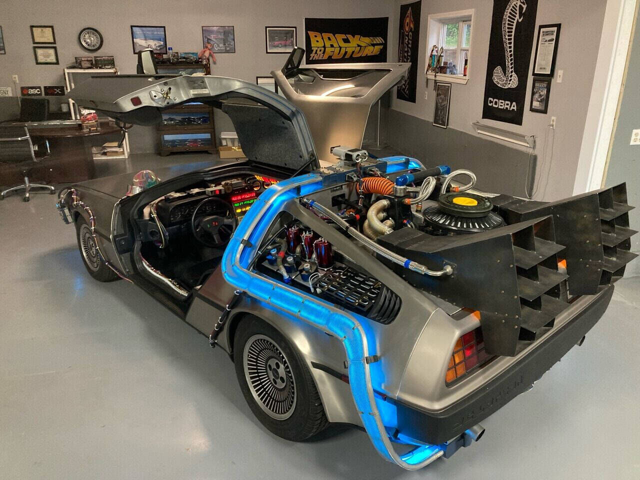 1981 DELOREAN DMC-12
