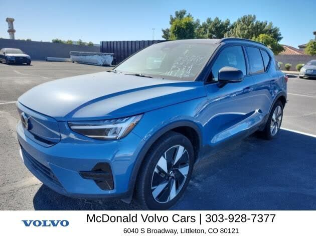 2024 VOLVO XC40