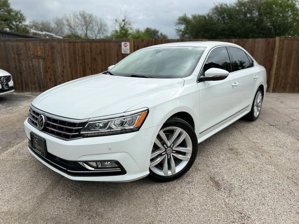 2017 VOLKSWAGEN Passat