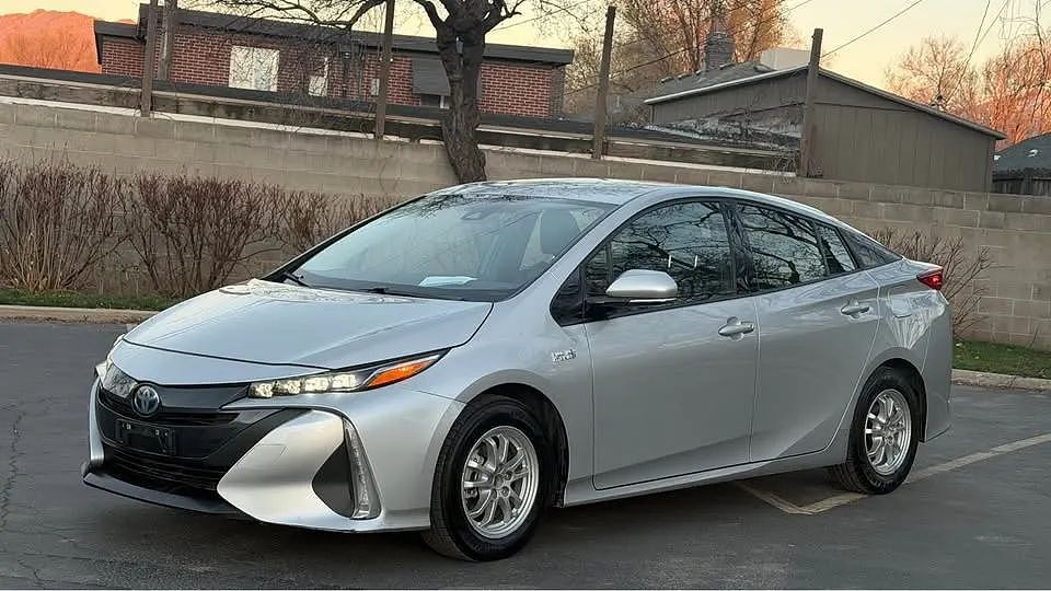 2018 TOYOTA Prius