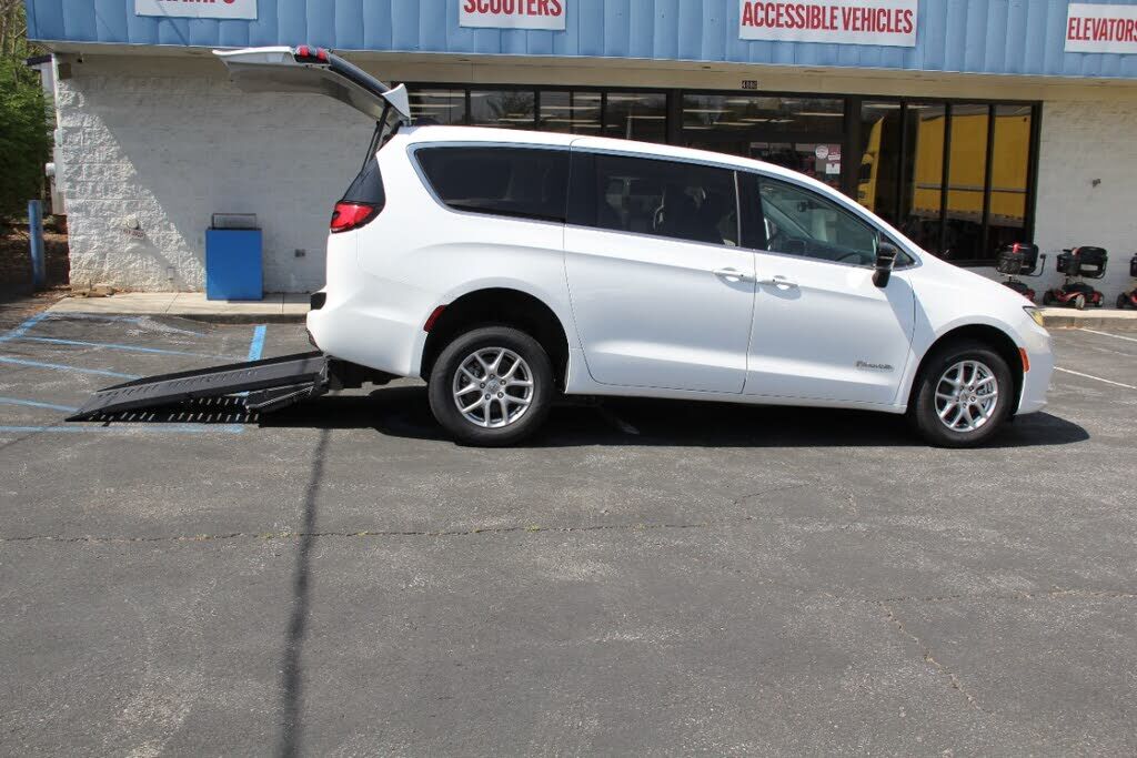 2024 CHRYSLER Pacifica