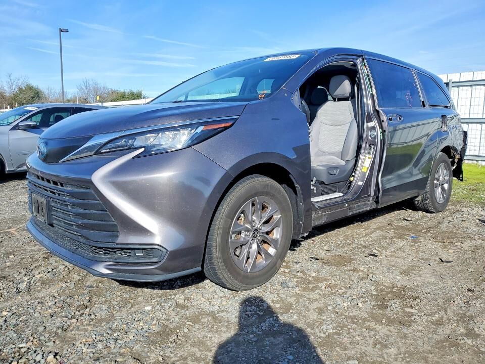 2021 TOYOTA Sienna