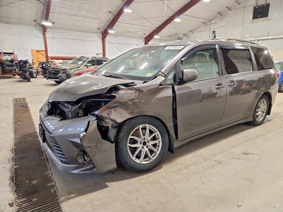 2019 TOYOTA Sienna