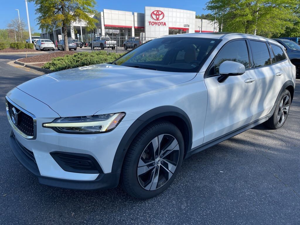 2020 VOLVO V60CC