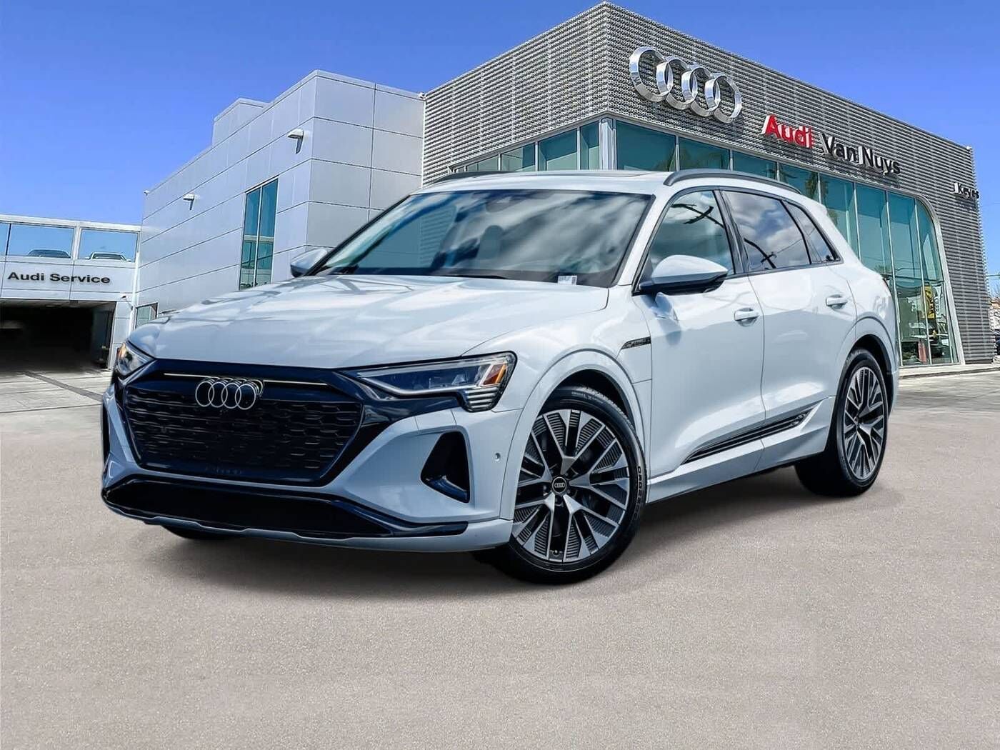 2024 AUDI Q8
