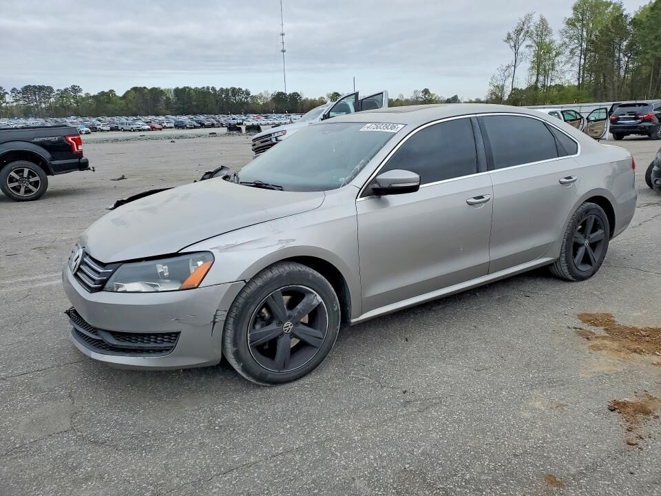 2013 VOLKSWAGEN Passat