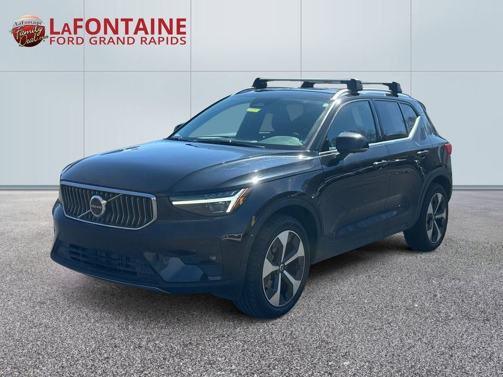 2024 VOLVO XC40