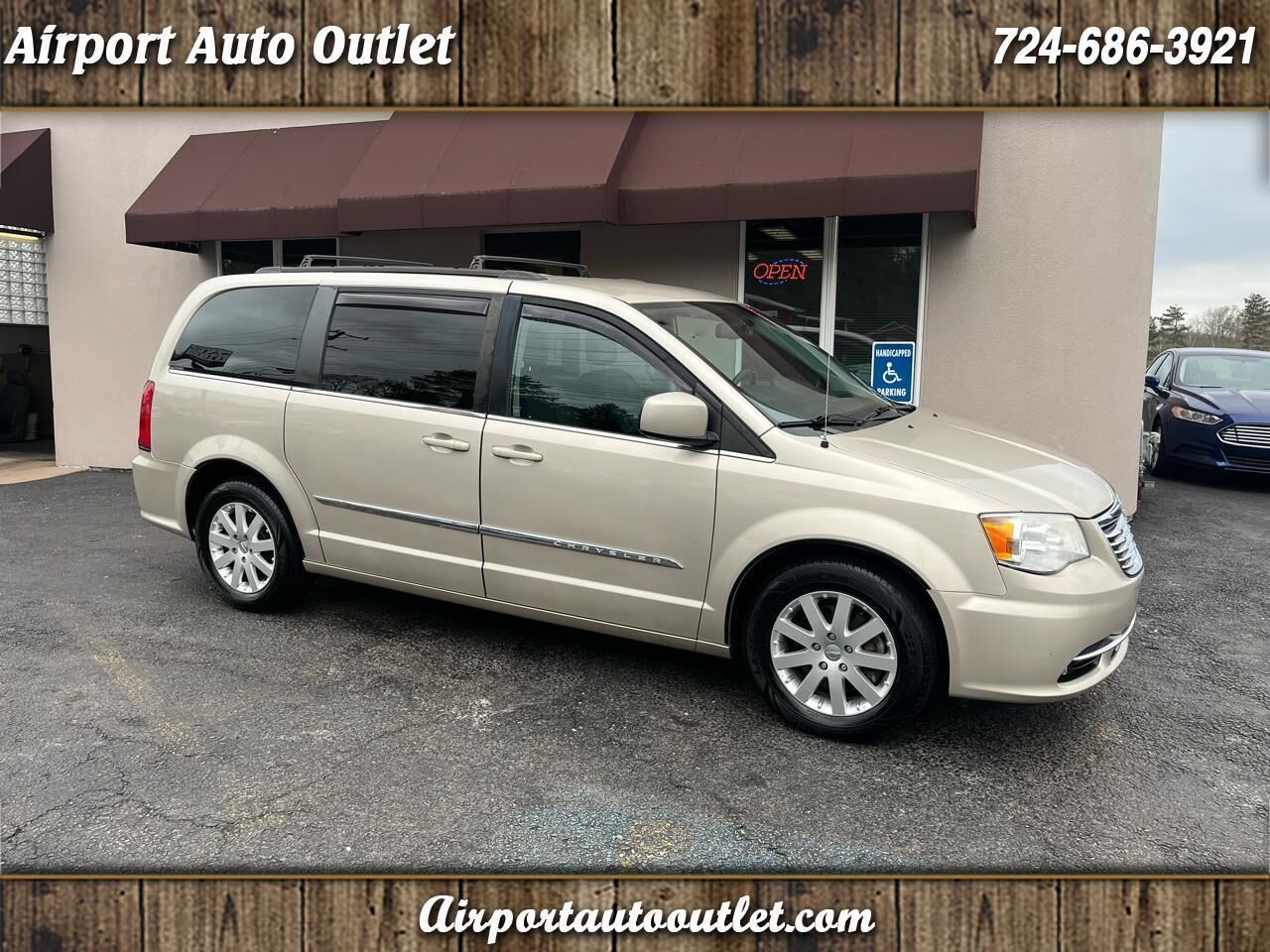 2014 CHRYSLER Town and Country
